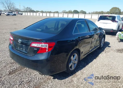 2014 Toyota Camry Se z USA, uszkodzony, nr VIN 4T1BF1FK2EU870592